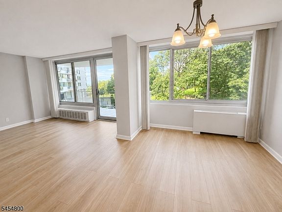 3rd image of 1 Claridge Dr #114