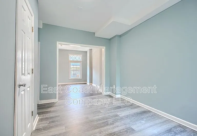 2408 Llewelyn Ave — Photo 6