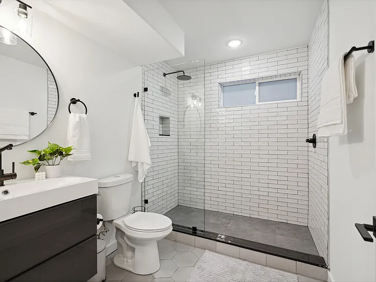 2416 Clifford St #2 — Photo 6