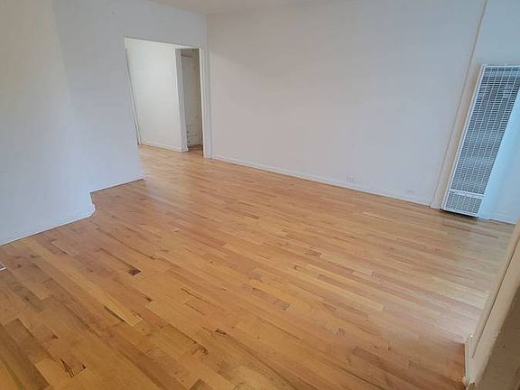 2nd image of 489 1/2 S Roxbury Dr #A