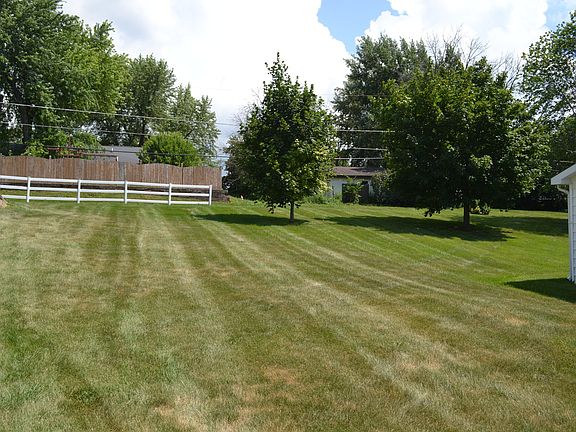 3rd image of 247 Cedarwood Ln