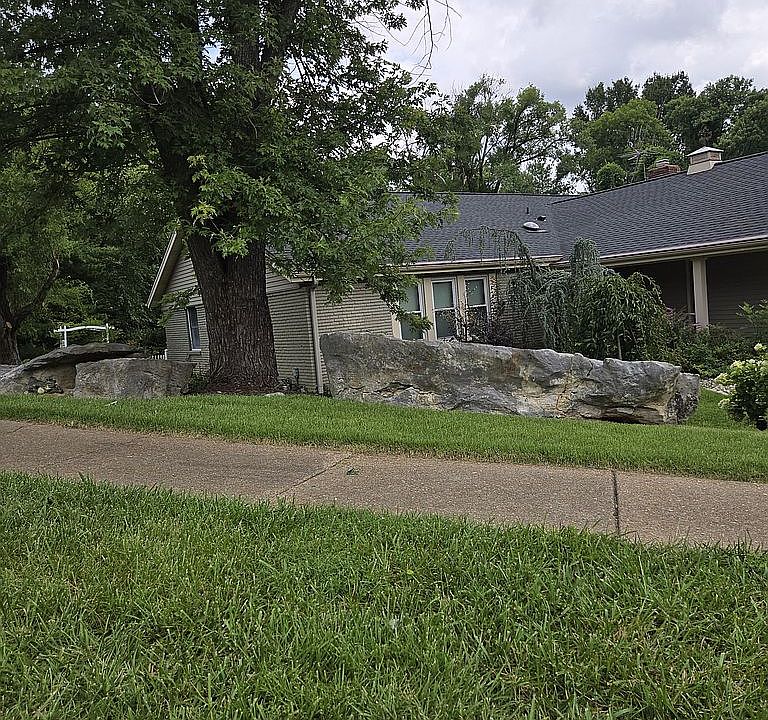 1st image of 944 Ridgetree Ln