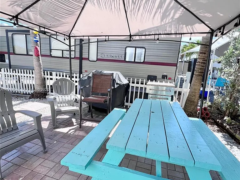 325 Calusa St #5 — Photo 15