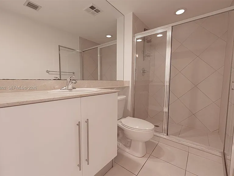 325 Biscayne Blvd #821 — Photo 11