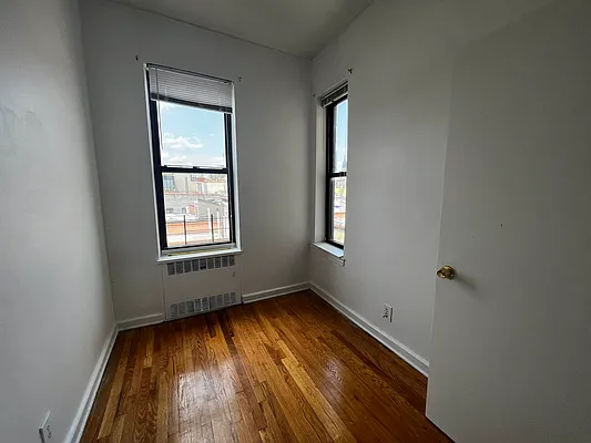 Rented by Salon Realty Corp | media 2