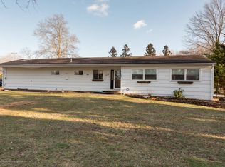 14 Canterbury Ln, Tinton Falls, NJ 07724