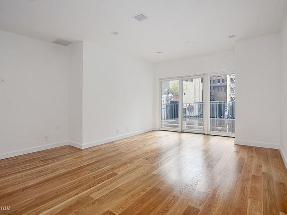 4th image of 7 E 19th St