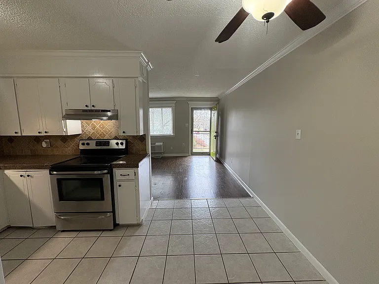 5101 H St #11 — Photo 4