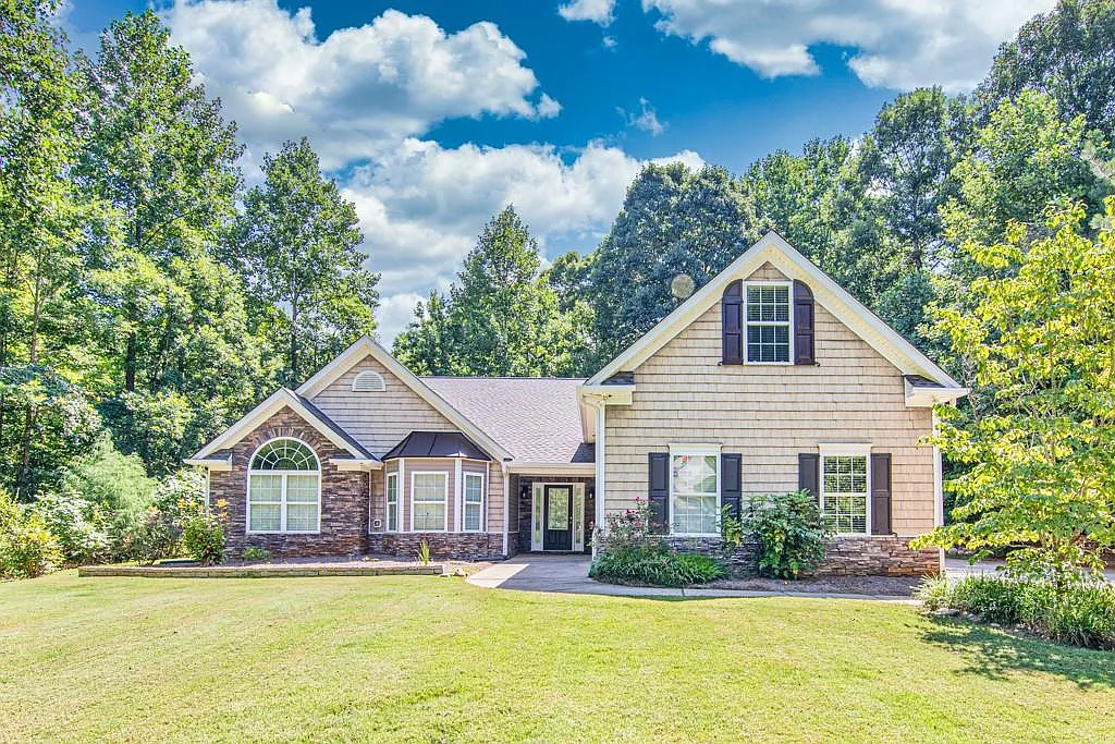 4 bed, 3.0 bath, 2653 sqft, $2,495 — Photo 1