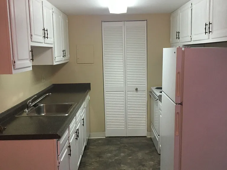 Trenton Place Apartments — Photo 34