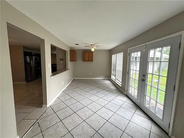 5 bed, 3.0 bath, 2877 sqft, $2,500 — Photo 4