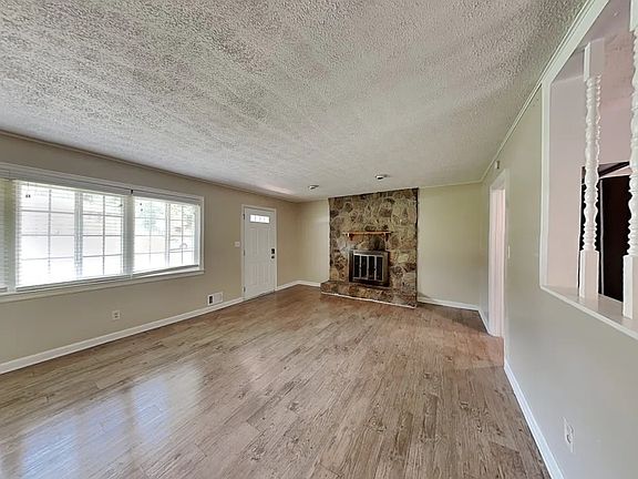 3rd image of 709 Birchwood Ln SW