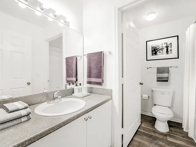 Willow Lake Apartments — Photo 13