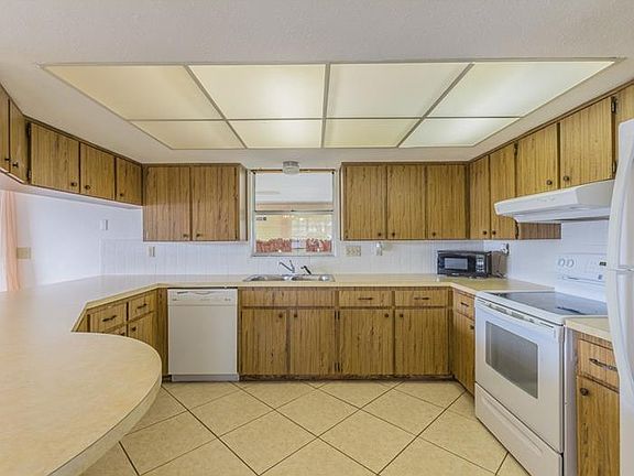 4th image of 1111 Royalwood Dr
