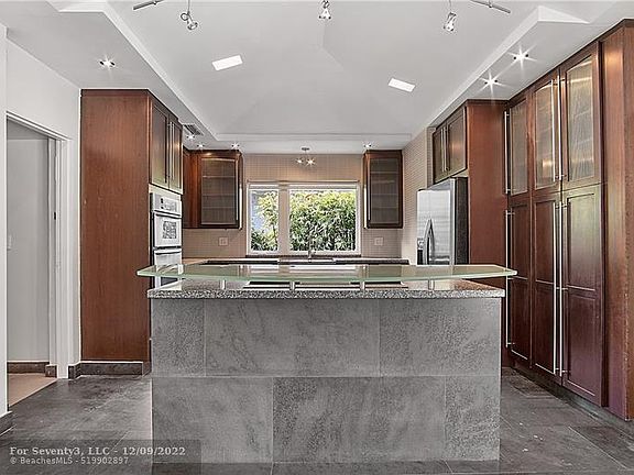 5th image of 551 NE 53rd St