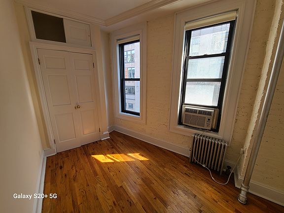 3rd image of 110 6th Ave #10