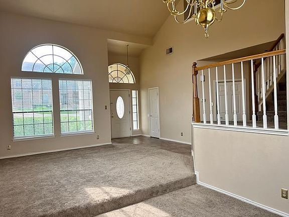 3rd image of 703 Lightstone Dr