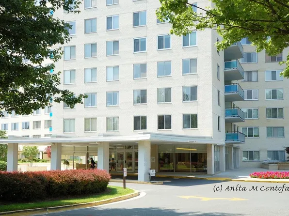 10201 Grosvenor Pl APT 1016, Rockville, MD 20852