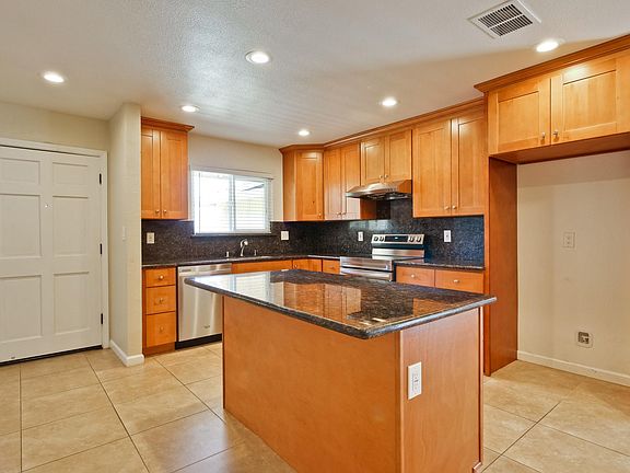3rd image of 1492 Scaraway Dr