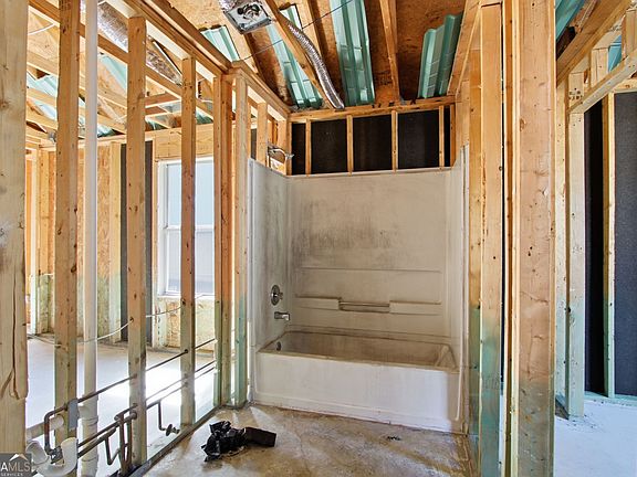 4th image of 66 Camden Way
