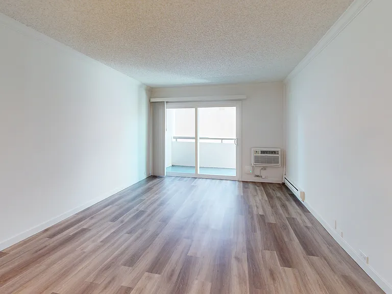 Eight 80 Newport Beach — Photo 154