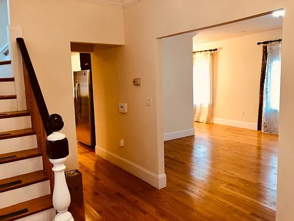 5 bed, 3.5 bath, 2925 sqft, $6,900 — Photo 2