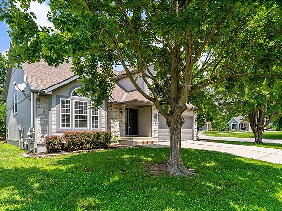 3rd image of 3856 SW Windsong Dr