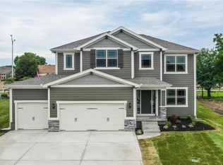 1000 NE Copperwood Dr, Lees Summit, MO 64086