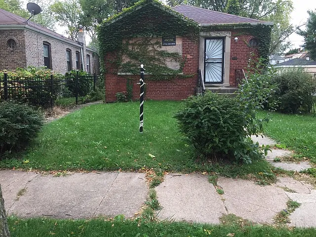 655 E 89th Pl photo 1