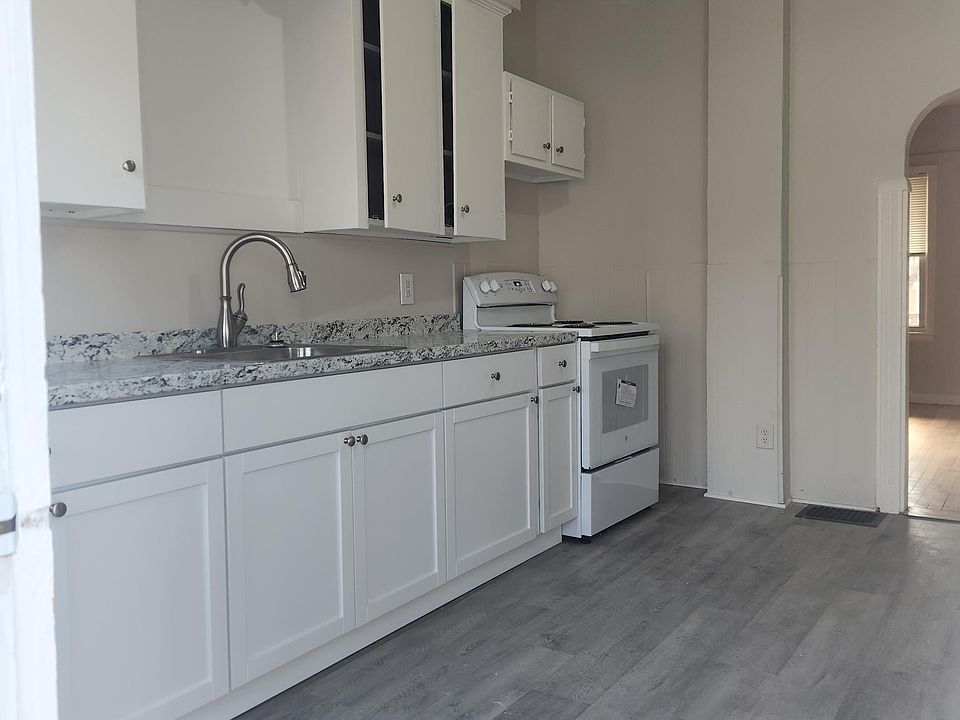 10 D St, Whitinsville, MA 01588 Zillow