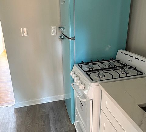 2nd image of 925 Euclid Ave NE #6