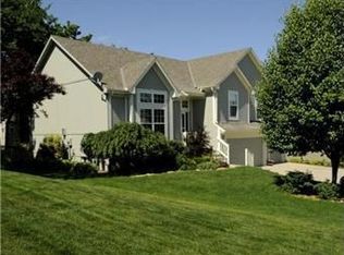 2337 SW Hawk View Rd, Lees Summit, MO 64082