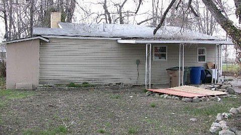1st image of 1025 S Navajo St