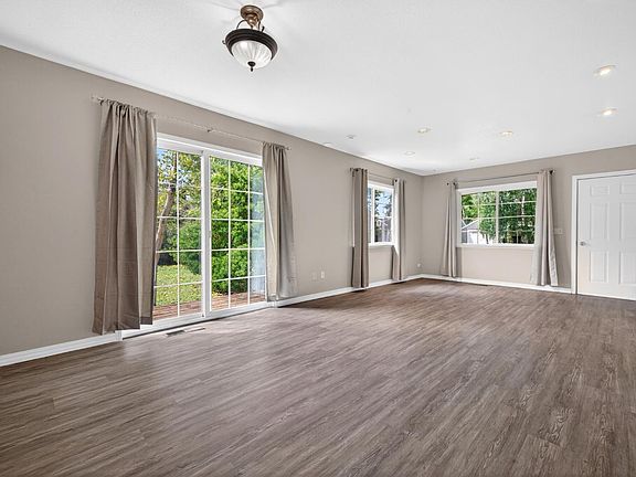 4th image of 440 Goodman Avenue