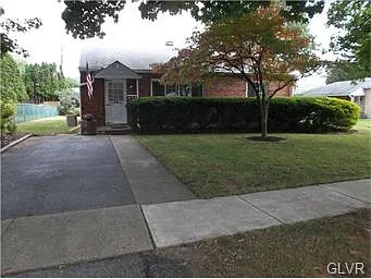 3018 Diamond Ave photo 1