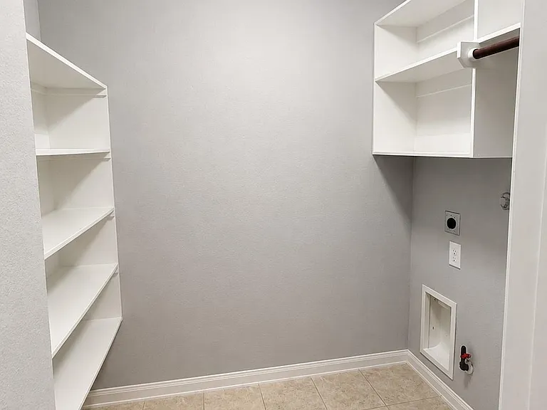 2310 Corry Crest Cir — Photo 16