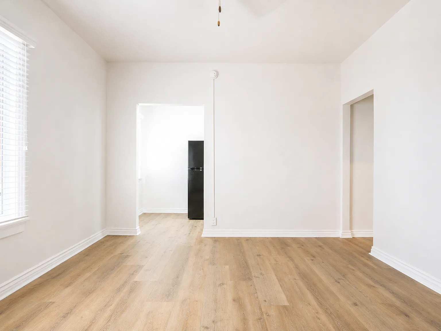 Harvard Apartments | Bright Renovated Apartments in Koreatown — Photo 4