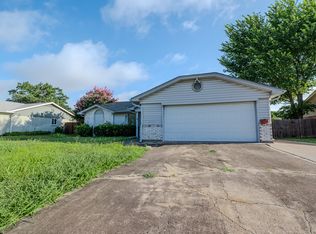 1321 Mercedes St, Benbrook, TX 76126
