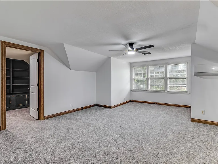 720 N Stratford Ln — Photo 32