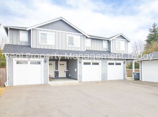 601 5th St S #B, Puyallup, WA 98371