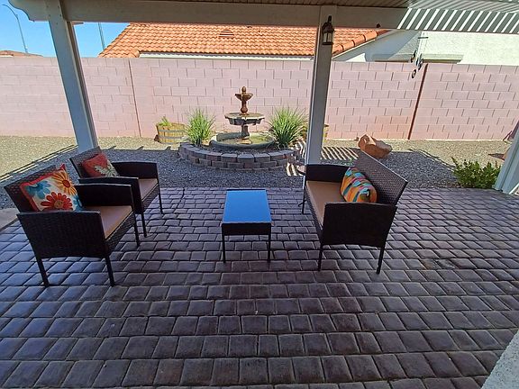 Covered patio with fountain