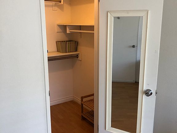 5th image of 602 Victoria Ave #B