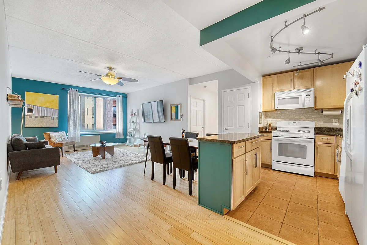 837 Washington Ave APT 5L photo 1
