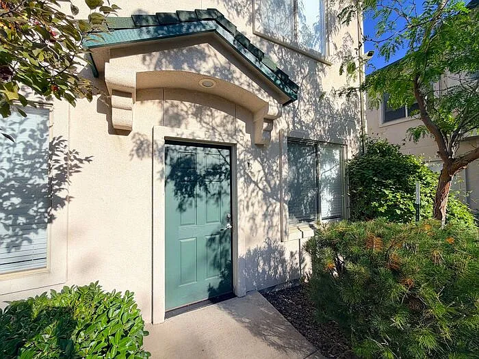 1 bed, 1.0 bath, 594 sqft, $1,395 — Photo 3