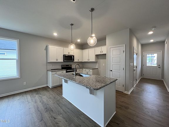3rd image of 541 Sturgeon St
