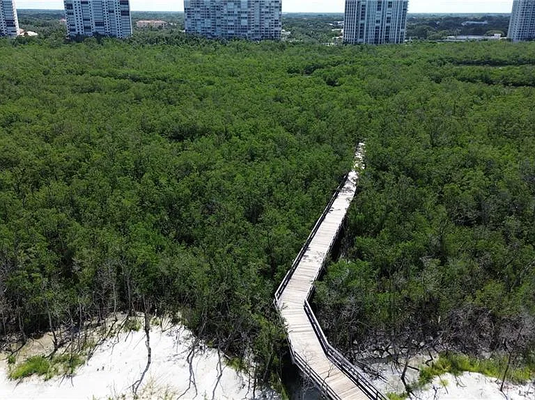 7048 Pelican Bay Blvd #C-105 — Photo 27