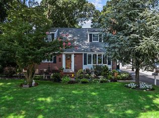 50 Livingston Ave, Babylon, NY 11702