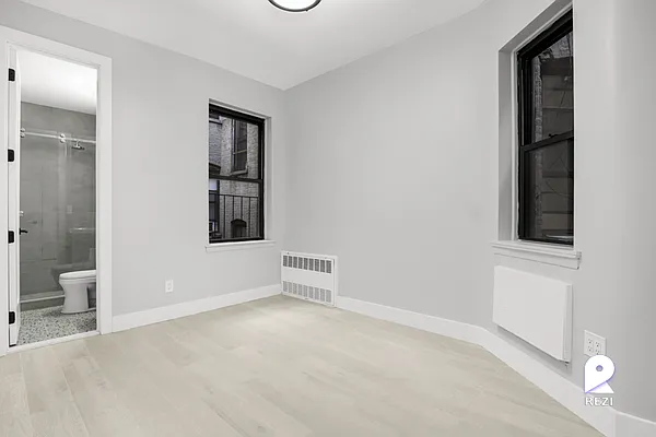 Rented by REZI | media 12