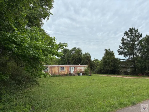 104 Clark St, Nash, TX 75569