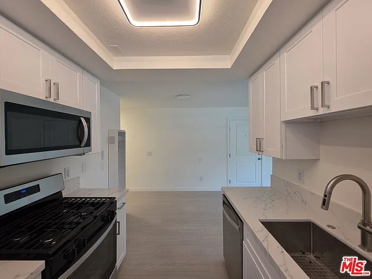 912 N Ridgewood Pl #2 — Photo 33